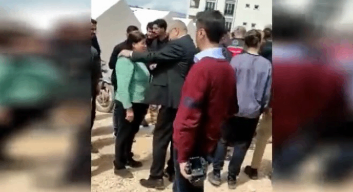 AKP’li belediye başkanından depremzedeye tepki: Benim getirttiğim çadırlarda kalıyorsun