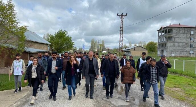 Seçim çalışmasındaki Muş valisine: AKP’ye oy toplayacağına halka hizmet et