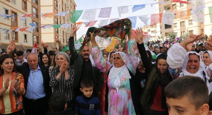 Yeşil Sol Parti büro açılışlarına devam ediyor: Sandıkları Yeşil Sol’a boyayacağız