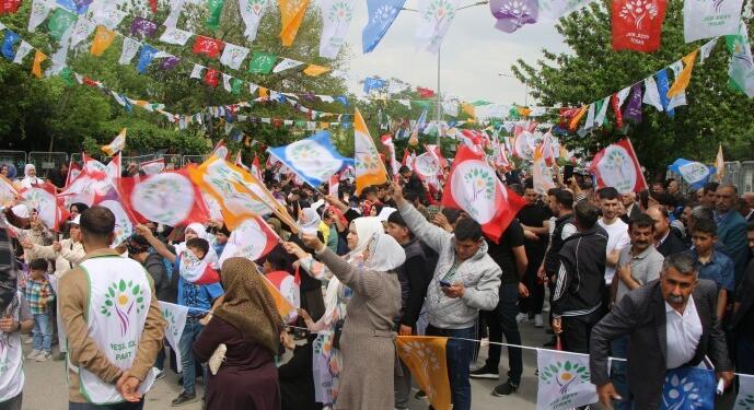 Sêrt ve Dîlok’ta miting: ‘Çöktürme planı’ ile gelip çöke çöke yok oldular