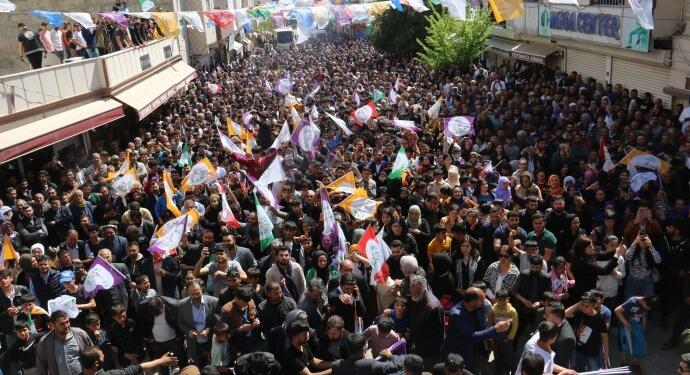 Wêranşar’da miting gibi büro açılışı