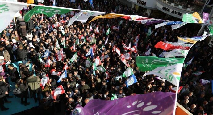 Her büro açılışı bir mitinge dönüşüyor: Şimdi yol Yeşil Sol