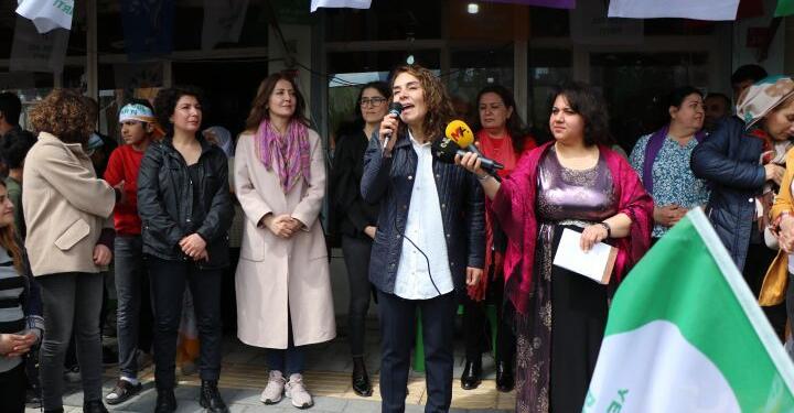Kadın mücadelesini sokakta verdi sıra Meclis’te