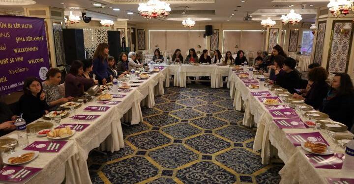 Yeşil Sol adayları ve kadın gazeteciler bir araya geldi