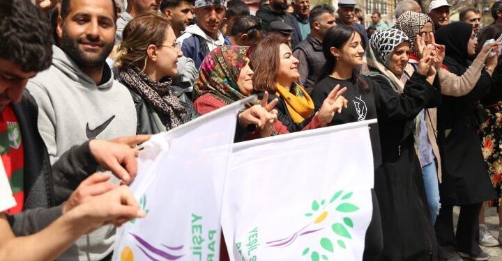 Yeşil Sol Parti Qaqizman’da: 15 Mayıs’ta zafer halayları çekeceğiz