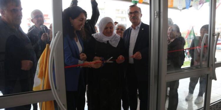 Yeşil Sol Parti Burhaniye’de seçim bürosu açtı