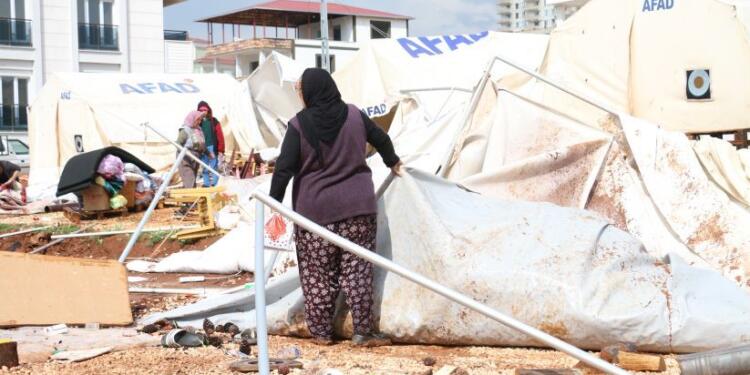 Fırtınadan dolayı hayatını kaybedenlerin sayısı 3’e yükseldi