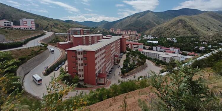 Rektörlük öğrencilere ‘Zaten paranız yok niye geldiniz?’ dedi