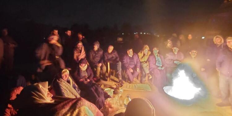 Yaşam savunucuları Deştin’de yolu kapatarak nöbet eylemine başladı