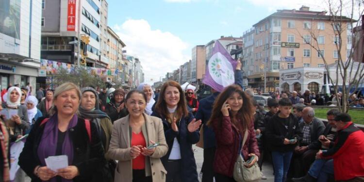 Yeşil Sol Parti’li kadınlar İstanbul’da sahaya indi