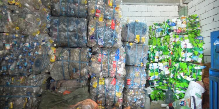 Halepçe’de atık eşyalardan yapılan ürünler sergilendi