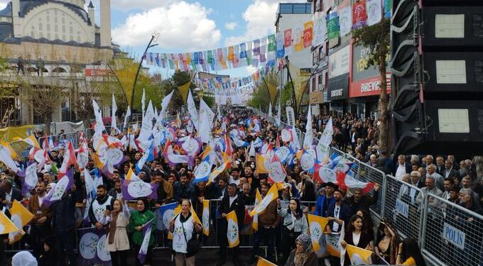 Çewlîg’de binler buluştu: Muhatap Öcalan