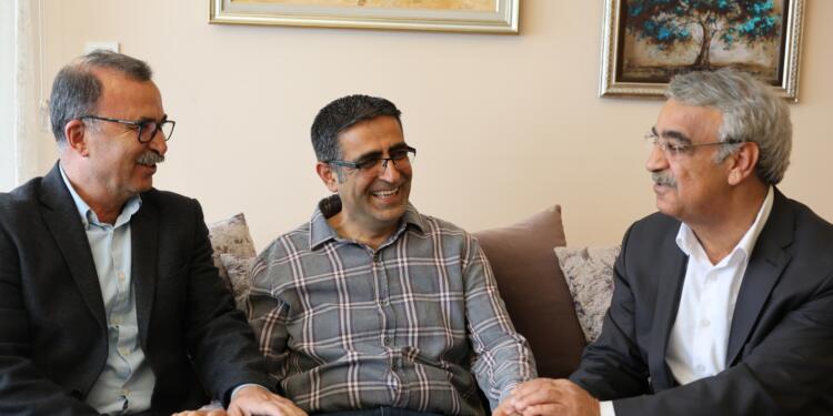 Sancar tahliye olan Baluken’i ziyaret etti