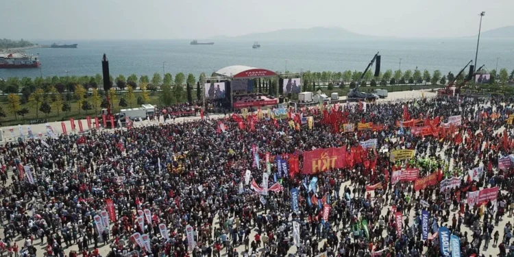 DİSK ve KESK’ten çağrı: 1 Mayıs meydanlarında değişimi başlatalım