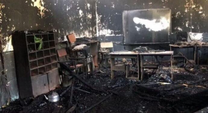 Afganistan’da kadın öğrencilerin okuduğu okul yakıldı