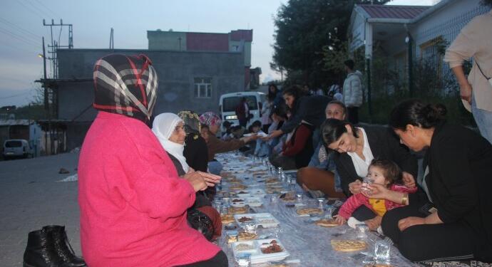 Amed’de Yeryüzü Sofrası kuruldu