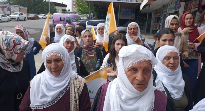 Yeşil Sol Parti kent kent seçim çalışmalarını sürdürüyor