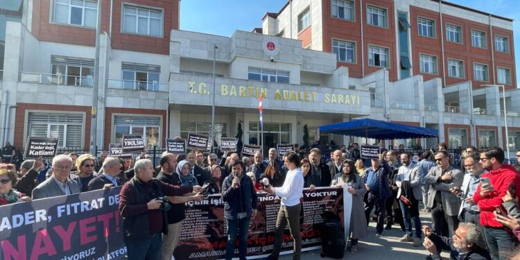 Amasra maden katliamı davası adliye koridorunda görüldü!