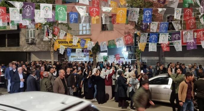 Bismil ve Rezan’da iftar sonrası büro açılışları yapıldı