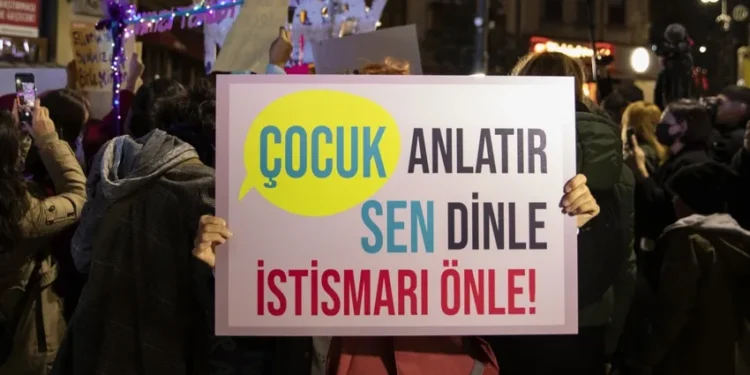 İstismara göz yumması ‘minnet borcu’ yüzündenmiş!
