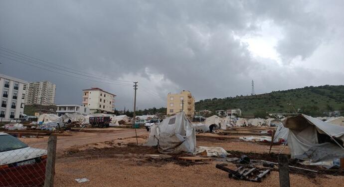 Bazarcix’ta fırtına: 2 ölü, 150 yaralı