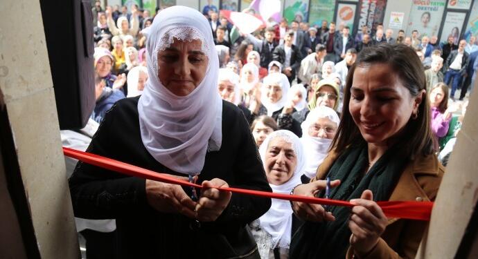 Yeşil Sol çalışmalarını bayramda da sürdürdü: Dersim ve Tetwan’da kadın seçim bürosu açıldı