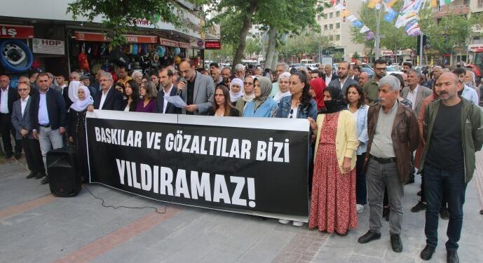 Gözaltılar Êlih ve Antalya’da protesto edildi