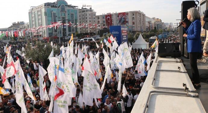 Esenyurt’ta miting gibi büro açılışı: İstanbul’da hedef 20 vekil