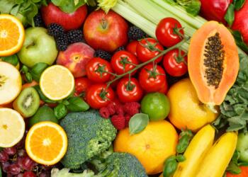 Tükettiğimiz hemen her tarımsal üründe pestisit kalıntısı bulunduğu ve bu zehiri tüketmek zorunda bırakılıyoruz. Bunun nedeni ise ülkeleri yönetenlerin şirketlerle kolkola girmiş olmaları.