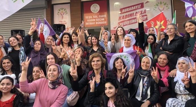 Sancaktepe’de kadın seçim bürosu açıldı