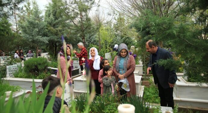 Arife nedeniyle mezarlık ziyaretleri