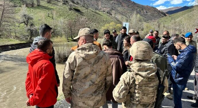 Bir araç Munzur Çayı’na uçtu: 3 kişi kayıp