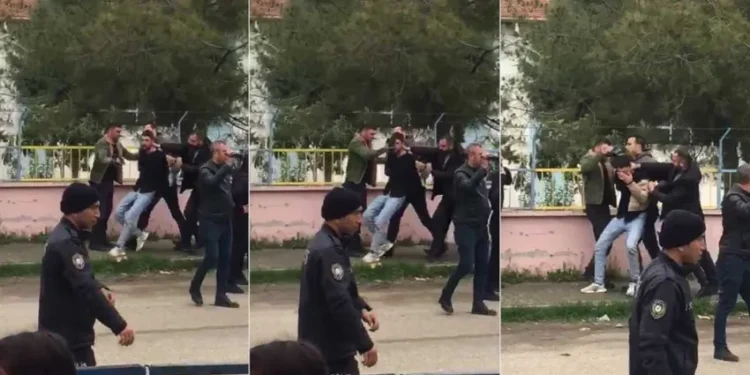 Polis büro açılışına katılan gence önce tokat attı sonra gözaltına aldı