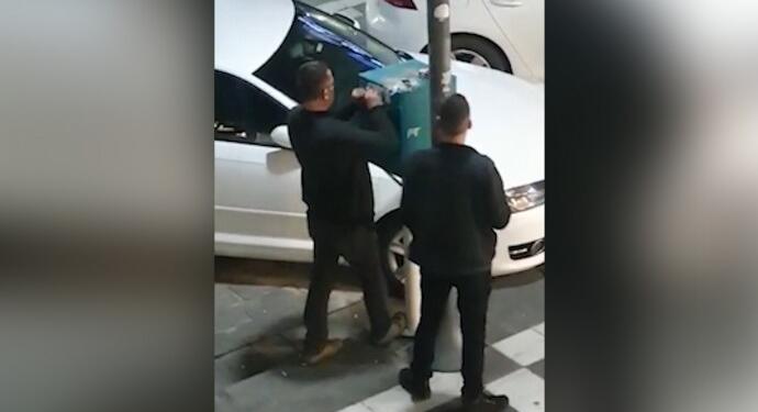 Yeşil Sol Parti’nin Riha’da stickerleri söküldü