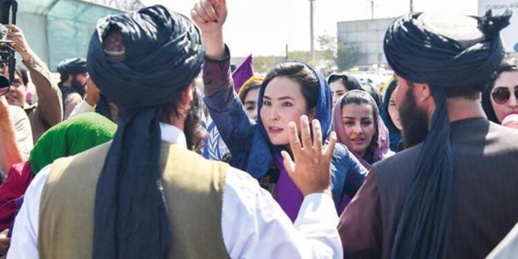 Taliban kadınlarla röportaj yapmayı yasakladı