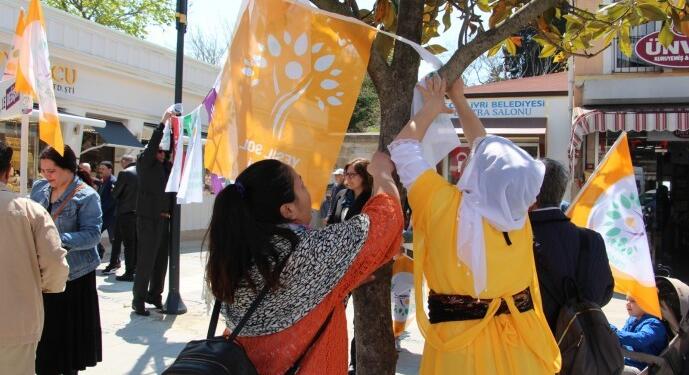 Yeşil Sol Parti adaylarından esnaf ve mahalle ziyaretleri