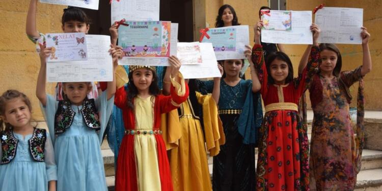 Kuzey ve Doğu Suriye Özerk Yönetimi’nde karne heyecanı