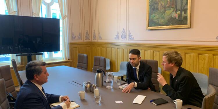 Özerk Yönetim temsilcileri Norveç’te İşçi Partisi ile görüştü