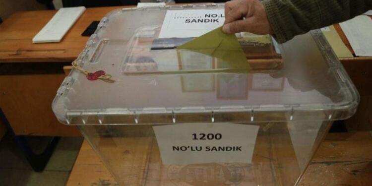 Seçmen oy verdiği sandığı izlerken hangi haklara sahip?