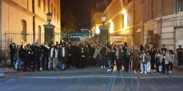 Britanya’da sandıklar kapandı, seçmenin yüzde 50’si sandığa gitti