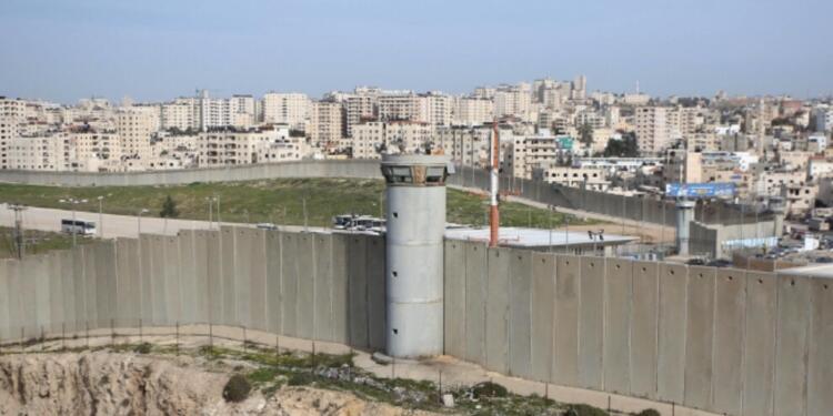 İsrail ordusu mülteci kampına baskın düzenledi 3 Filistinliyi katletti