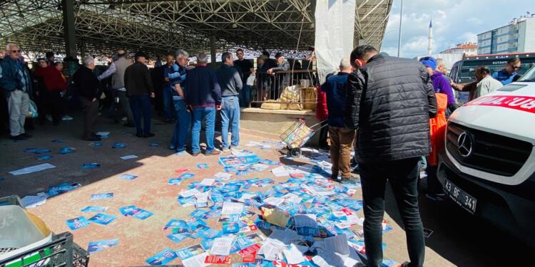 Kütahya’da bildiri dağıtan CHP’li kadınlara saldırı