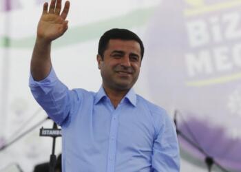 Demirtaş: Biz bir insanlık hareketiyiz, ayağa kalk ve değiştir