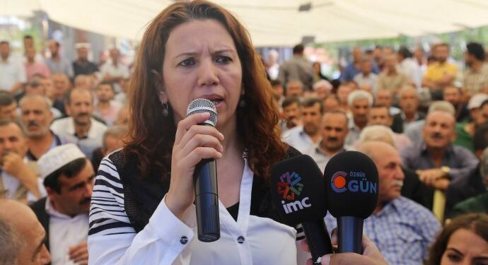 Erdoğan’ı eleştiren Selma Irmak’a hapis talebi