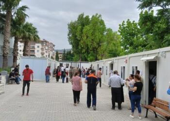 Depremzedeler sandık başına gitti