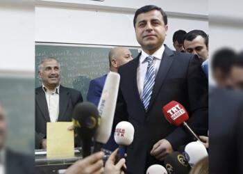 Demirtaş paylaştığı fotoğrafla oy kullanın çağrısında bulundu