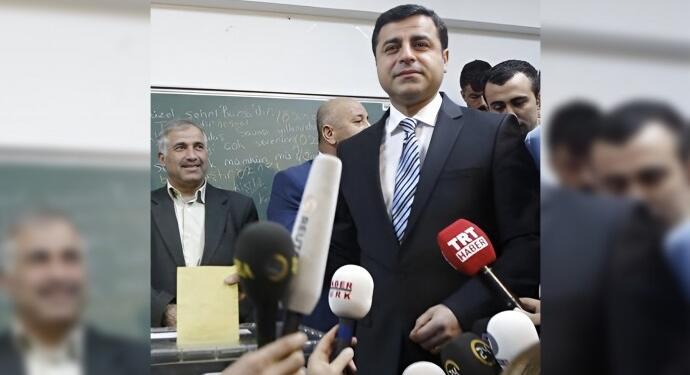 Demirtaş paylaştığı fotoğrafla oy kullanın çağrısında bulundu