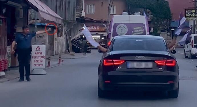 Polisten Yeşil Sol Parti konvoyuna ülkücü işareti