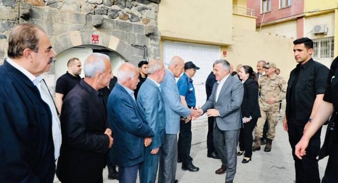 AKP’nin seçim çalışanları: Vali, JİTEM sanığı ve korucu başları