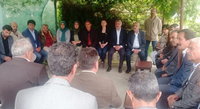 Evi korucu tarafından kurşunlanan DBP’li yöneticiye dayanışma ziyareti